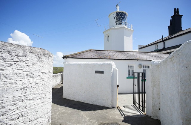 In association with Trinity House, Rural Retreats is pleased to present Lizard Lighthouse. Located o