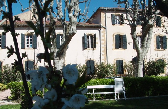 In large Provencal country house, ideal for large family, 20-22 pers.