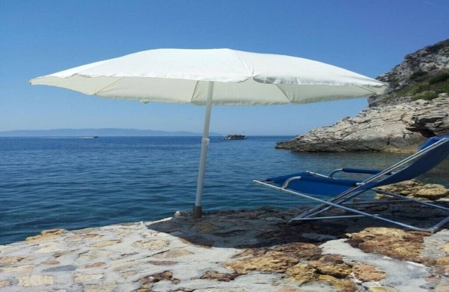 In private consortium with use of pool and beach