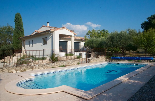 In Provence, between Ventoux and Luberon, beautiful villa with swimming pool