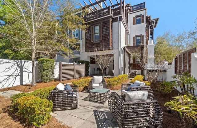 In Rosemary! Steps to Pool! Outdoor Oasis! Sleeps 18, Pets OK!