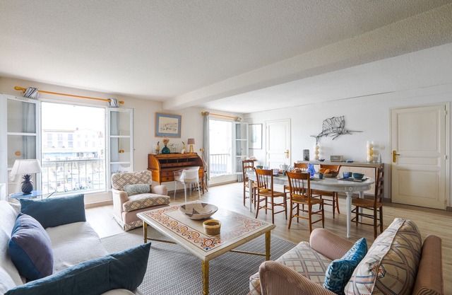 In the heart of the port, unique view, flat for 6