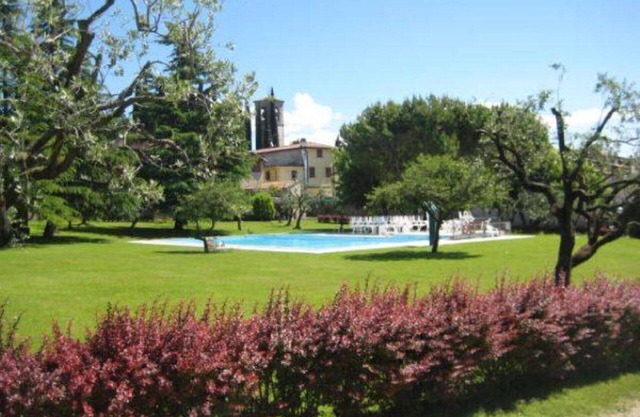 In Via Giordano Bruno 3 with a park of 9,000 sqm with 2 beautiful pools