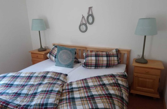 incl. 10 people! Fantastic house with sauna and fireplace! There are 2 ski lifts in town!