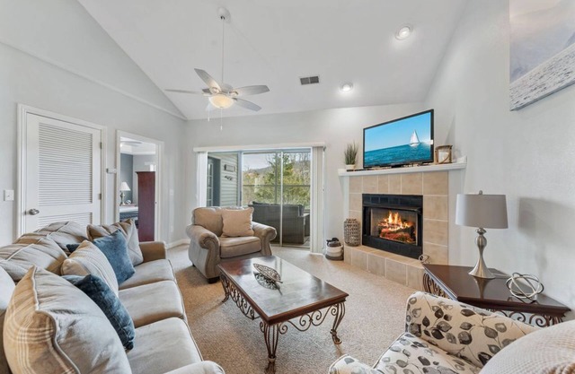 Incredible 2 bed/2 bath penthouse condo scenic natural views