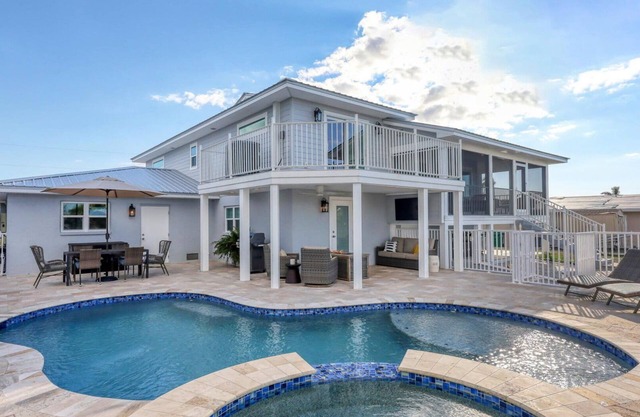 🥇 Incredible 3bd house with canal access (CH935)