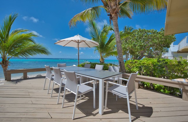 Incredible Beach Front Villa with a Pool & Shipwreck Snorkeling!