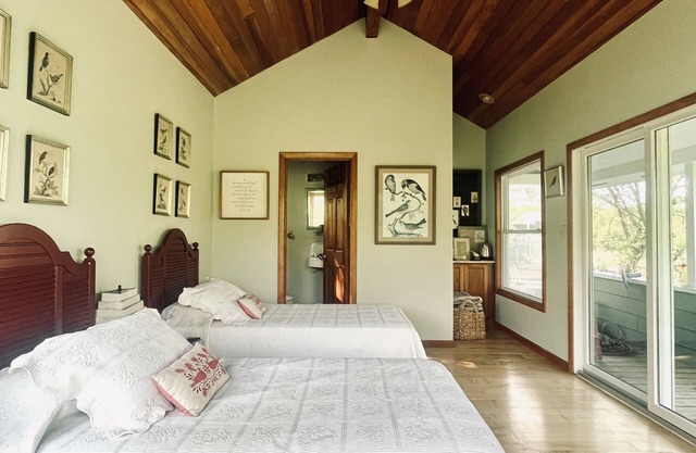 Incredible Treeline Views! The treehouse guest house, where the bison roam.