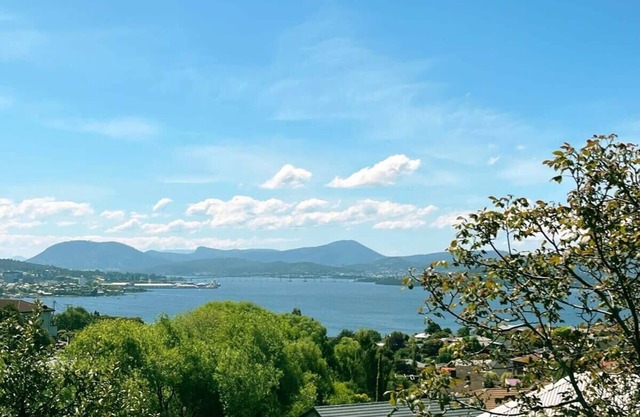 Incredible water view Holiday Home at Sandy Bay