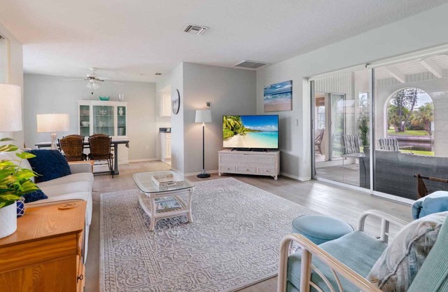 🥇 Incredible waterfront 2bd home (CH928)