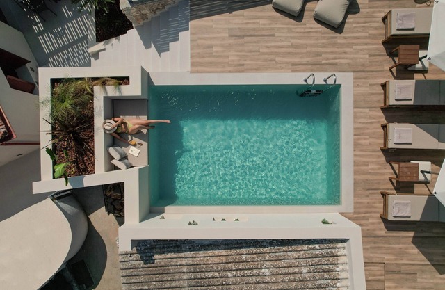Ιndependent and cozy residence with 3 bedrooms, 3 bathrooms and outdoor pool.