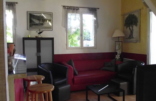 Independent Garden Apartment, Pool