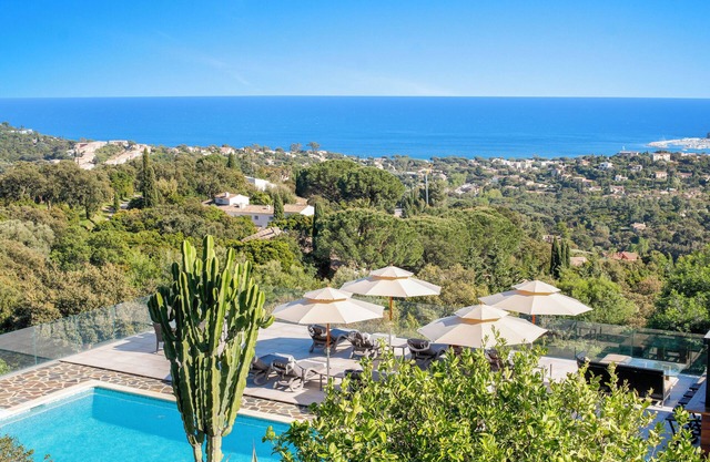 Independent villa not overlooked with panoramic sea view