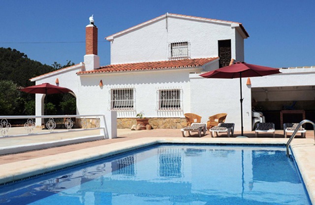 Independent Villa with private pool near the sea.