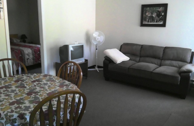 Indian Bay Cottages Cottage, Come ask a question
