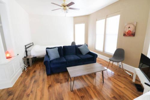 Indianapolis 1br Retreat W Parking & Workspace