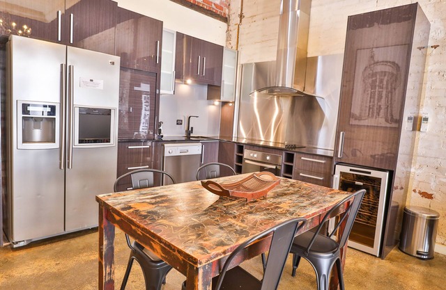 Indulge Apartments - Eighth Street