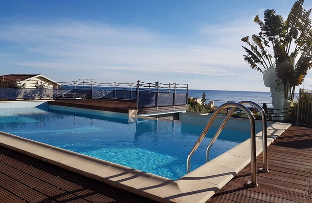 Indulge yourself in a luxurious apartment close to the beach.
