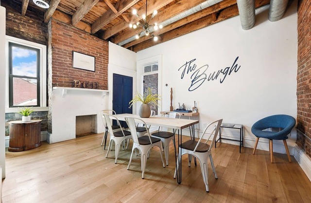 Industrial Vintage Retreat Near Downtown, Stadiums