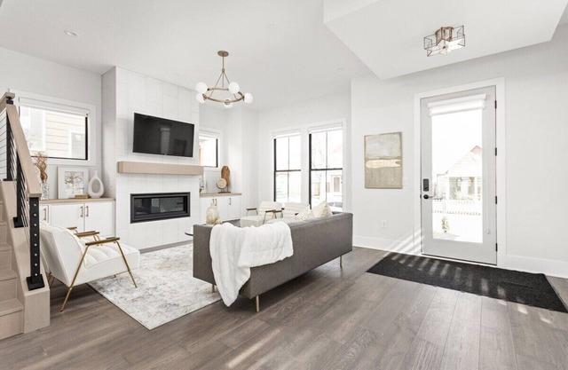 Indy Opulence: Luxe 5BR Near Downtown