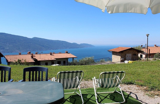 Infinity: big apartment with lake view