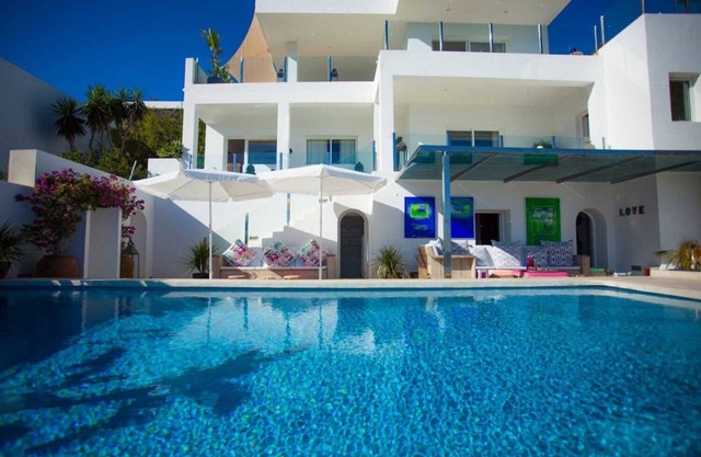 Infinity pool with breathtaking ocean views