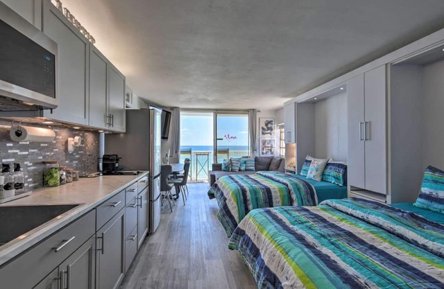 Insta-Worthy. Ocean Front-Best Corner unit in building. Everything is Luxurious