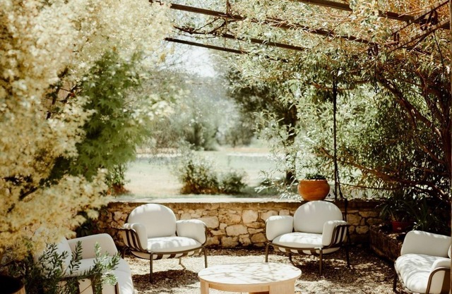 Intimate estate in the heart of Drôme Provençale