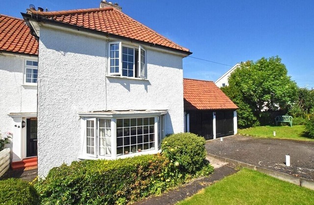 INVERAY, pet friendly, with open fire in Seahouses