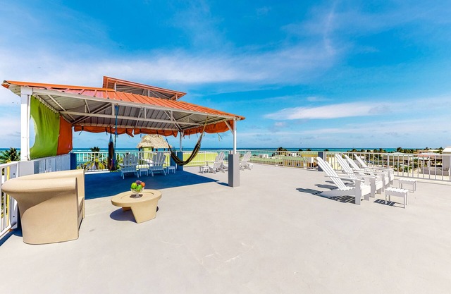 Inviting apartment w/ocean views, a shared rooftop, laundry, WiFi & partial AC