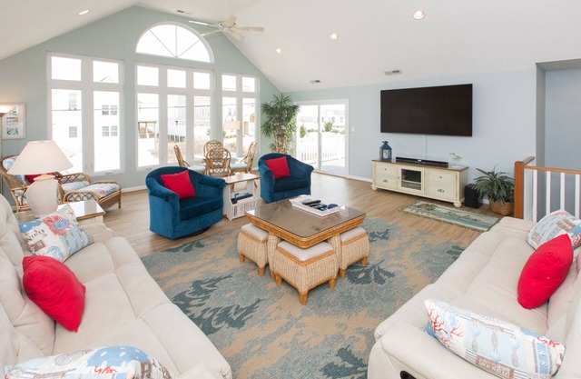Inviting beach villa w/enclosed backyard, private pool, central AC, WiFi, patio