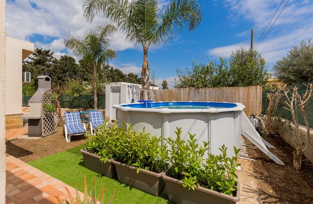 Irene's house with pool, parking & wi.fi