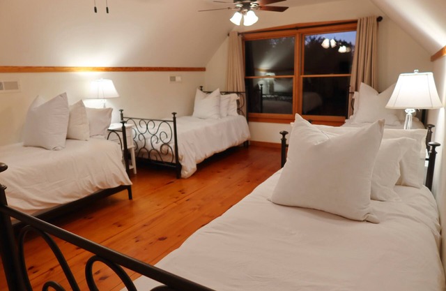 Iron Horn Farms - Fun Getaway with Animals, Fishing Ponds & Peaceful Views