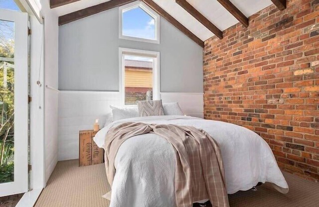 Irresistible Historic Cottage, Close to the CBD.