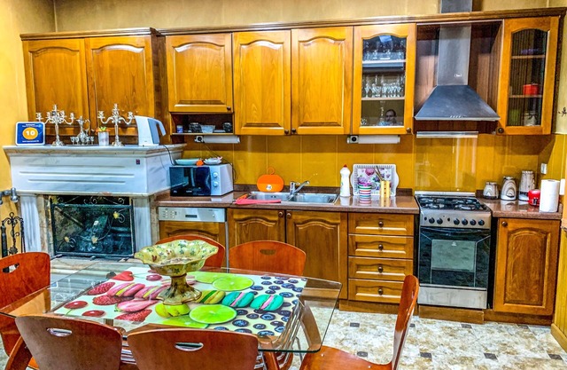 Isani Apartment N1 is an apartment located in Tbilisi City