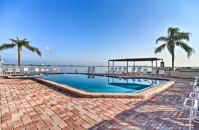 Isla Del Sol Condo ~ 2 Miles to St Pete Beach!
