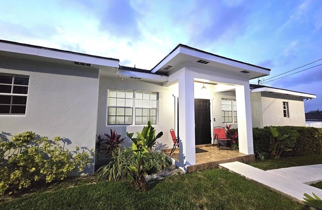 Island Getaway Near Albany and Lyford Cay Resorts, Marinas and Golf Courses