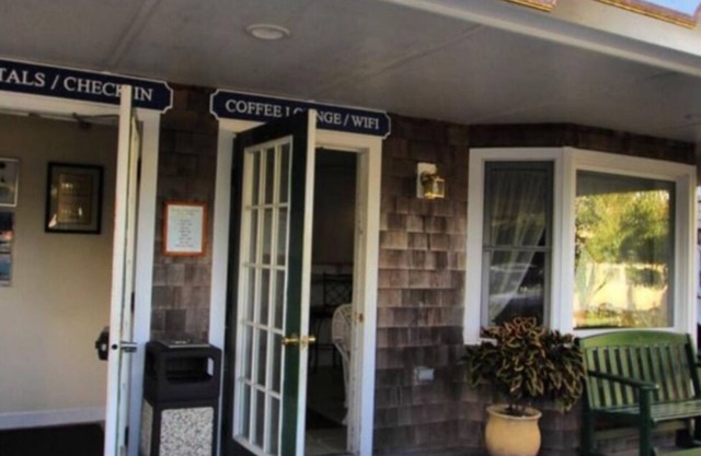 Island Manor Resort—Old Harbor