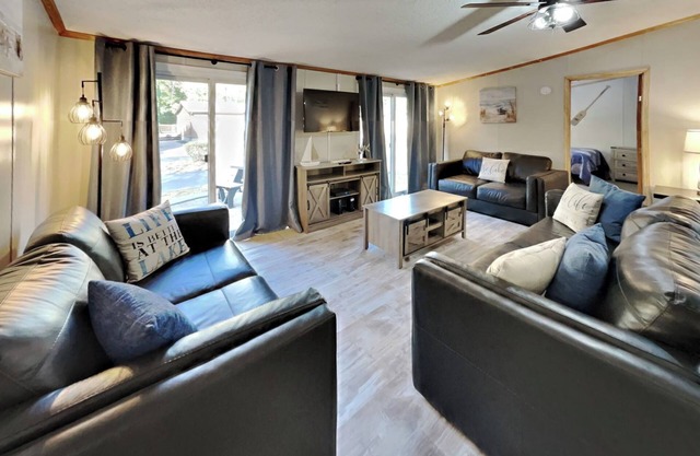 Island Vacation Home at Island Club - Sleeps 10 Comfortably -3 BR-2 BA-IC106