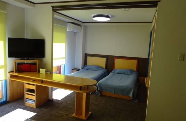 It has a kitchen, closet, shoe closet, washing machine, balcony and parking space. Can be dried indoors. It is 46 square meters in size and has a unique room decor.