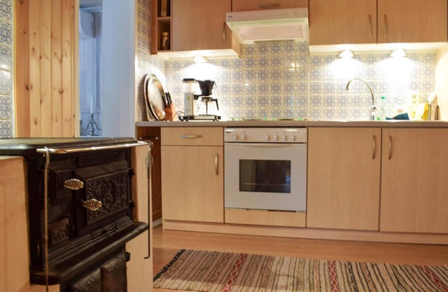 It is only 3 km from this vacation home to Västervik.