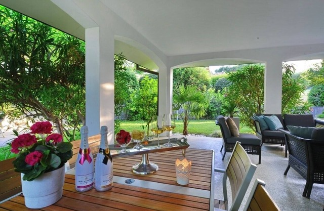 Italia Living Villa with Exclusive Lake Garda View