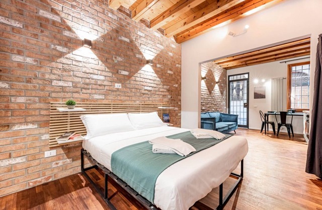 Italstay Rogati Brick Apartment - Private entrance