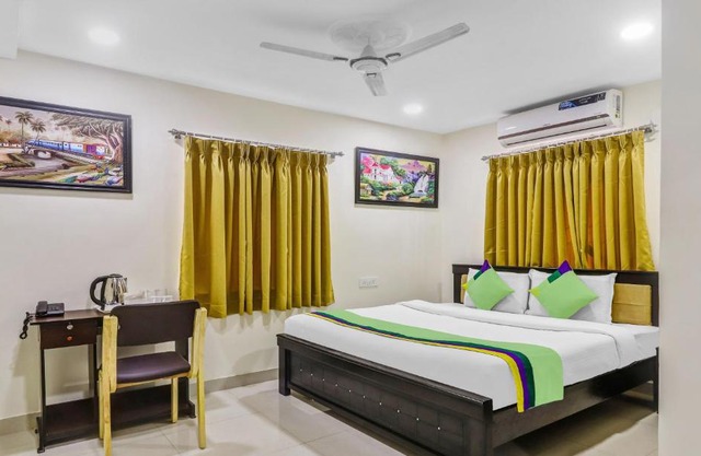 Itsy By Treebo - Royal Galaxy Kukatpally