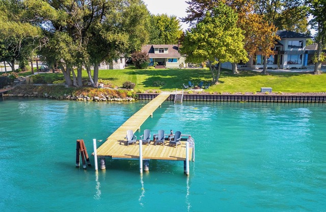 Ivy Cottage River Retreat Relax on the dock and watch the ships go by!
