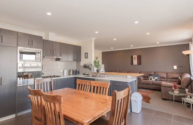 Jackson Hole 3 - 3/123 Gippsland Street