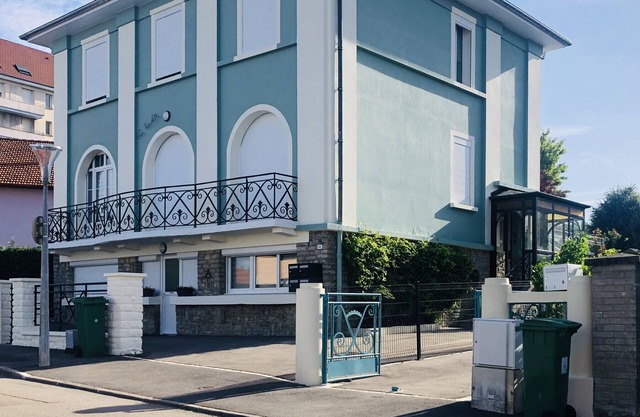 Jade: Charming 2-bedroom apartment on the ground floor of a fully renovated residence