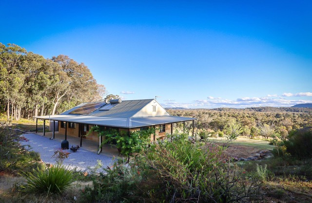 Jamaicaville - 90 Acre hilltop off-grid eco-home with awesome views