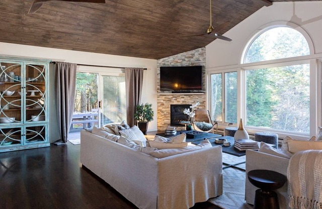 Jaw dropping mountain & lake views in this stylish mountain home….