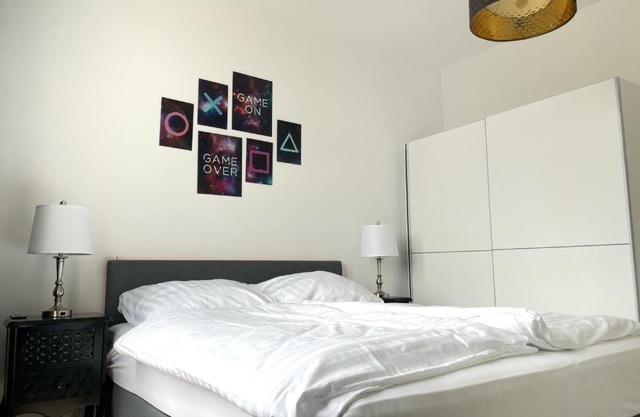JayBnB - Gaming Apartment PS5 65 Zoll 4K TV Wohnung mit Balkon